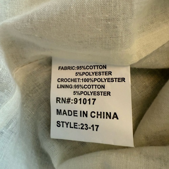 Solitaire Embroidered Floral Top Size Small - Picture 6 of 8